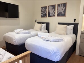 1 chambre, fer et planche à repasser, accès Internet, draps fournis