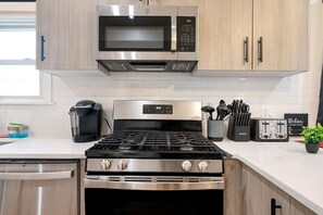 Mikroaaltouuni, uuni, liesi, astianpesukone