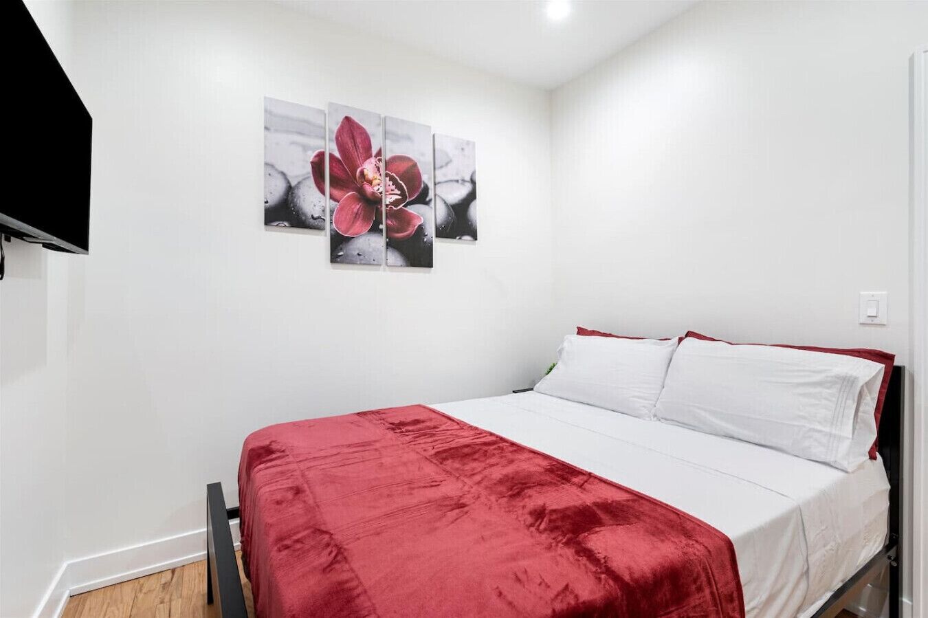 Desk, iron/ironing board, travel cot, WiFi