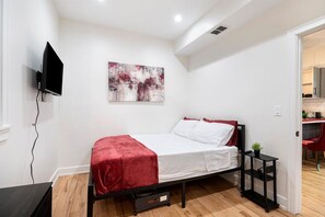 3 chambres, bureau, fer et planche à repasser, lit parapluie