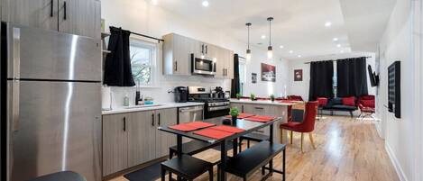 Micro-ondes, four, plaque de cuisson, lave-vaisselle