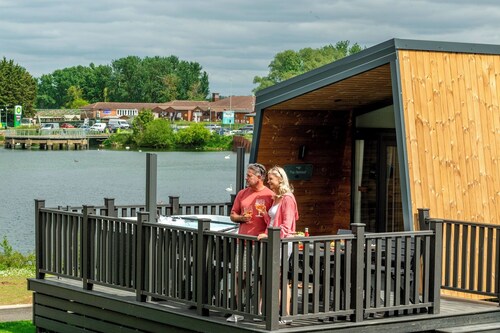 Azure Horizons - Retreat Hot Tub Glamping Pod 02