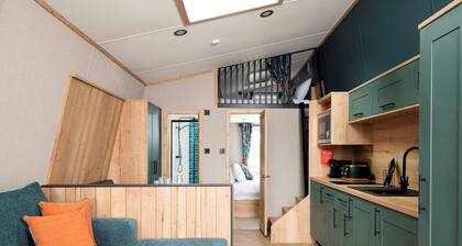 Azure Horizons - Retreat Hot Tub Glamping Pod GV03