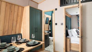 2 bedrooms, bed sheets