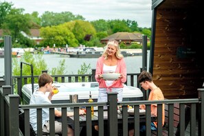 Property grounds - Azure Horizons - Retreat Hot Tub Glamping Pod 04 (Northampton)