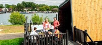 Azure Horizons - Retreat Hot Tub Glamping Pod 04