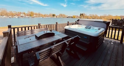 Azure Horizons– Retreat Hot Tub Glamping Pod PF 08