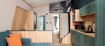 Azure Horizons– Retreat Hot Tub Glamping Pod PF 08