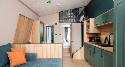 Azure Horizons– Retreat Hot Tub Glamping PF GV9