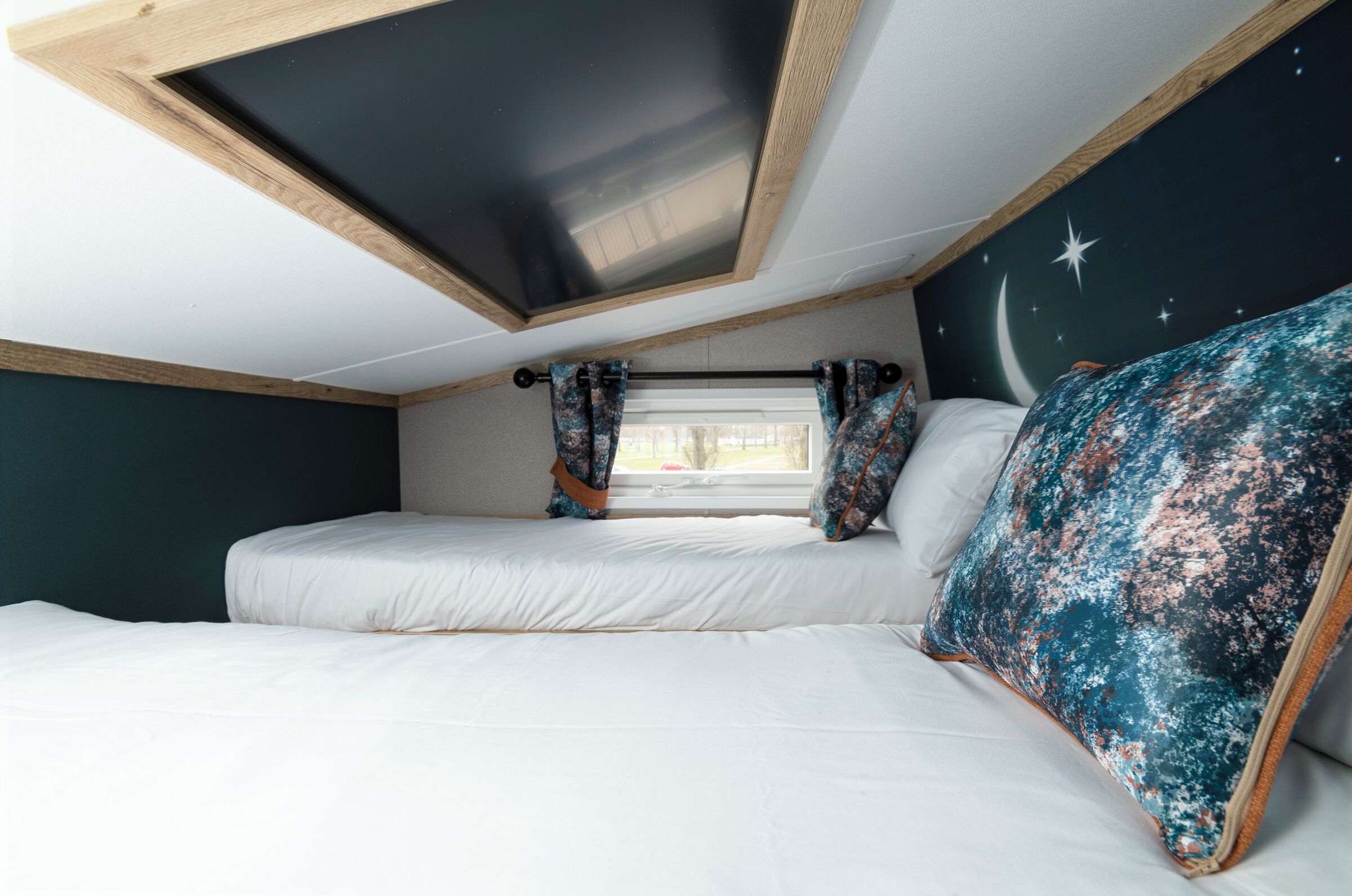 2 bedrooms, bed sheets