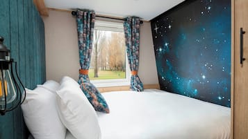 2 bedrooms, bed sheets