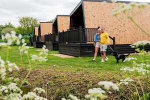 Property grounds - Azure Horizons - Brook Glamping Pod Pet GV19 (Northampton)