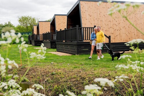 Azure Horizons - Brook Glamping Pod Pet GV19