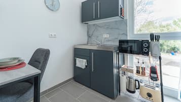 Deluxe-Studio | Eigene Küche | Kühlschrank, Mikrowelle, Herdplatte, Wasserkocher