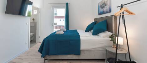 Deluxe Studio | Iron/ironing board, free cribs/infant beds, free WiFi, bed sheets