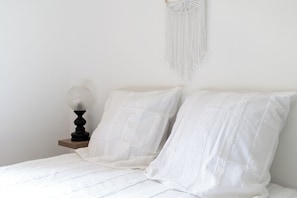 3 Schlafzimmer, Schreibtisch, Bügeleisen/Bügelbrett, Reisekinderbett
