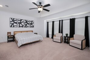 3 Schlafzimmer, Schreibtisch, Bügeleisen/Bügelbrett, Reisekinderbett