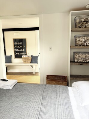 3 bedrooms, iron/ironing board, travel crib, WiFi - Five Islands Waterfront Retreat (Georgetown)