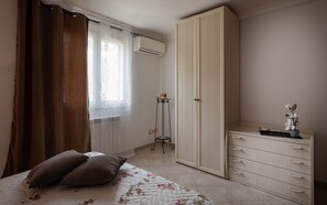 1 bedroom, iron/ironing board, free WiFi, bed sheets