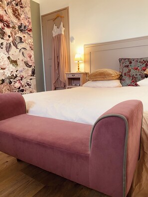 WiFi, bed sheets
