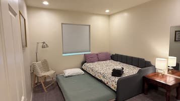 3 bedrooms, desk, free WiFi, bed sheets