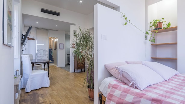 A modern bedroom with a bed, bedside table, and a potted plant. - Central Cozy Nest With Parking Bogliasco (Bogliasco)