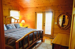 3 slaapkamers, een strijkplank/strijkijzer, wifi, beddengoed