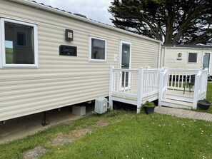 Cabin | Terrace/patio - Holiday Lodge Newquay (Newquay)