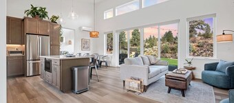 Tranquil Wellness Oasis-Barrel Sauna/Cold Plunge/RedLite/Juicer/Walking Paths