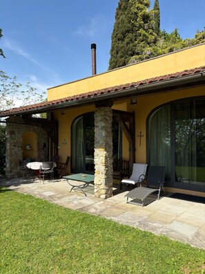 Outdoor dining - Panoramic apartment overlooking Florence, with garden, private loggia and car parking space (Toscana)