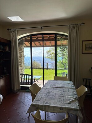 Dining - Panoramic apartment overlooking Florence, with garden, private loggia and car parking space (Toscana)