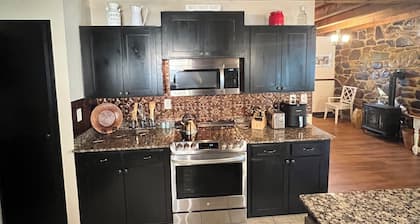 3 br 3 bath spacious home 1 mi from Robbinsville with WiFi, AC and 2 car garage