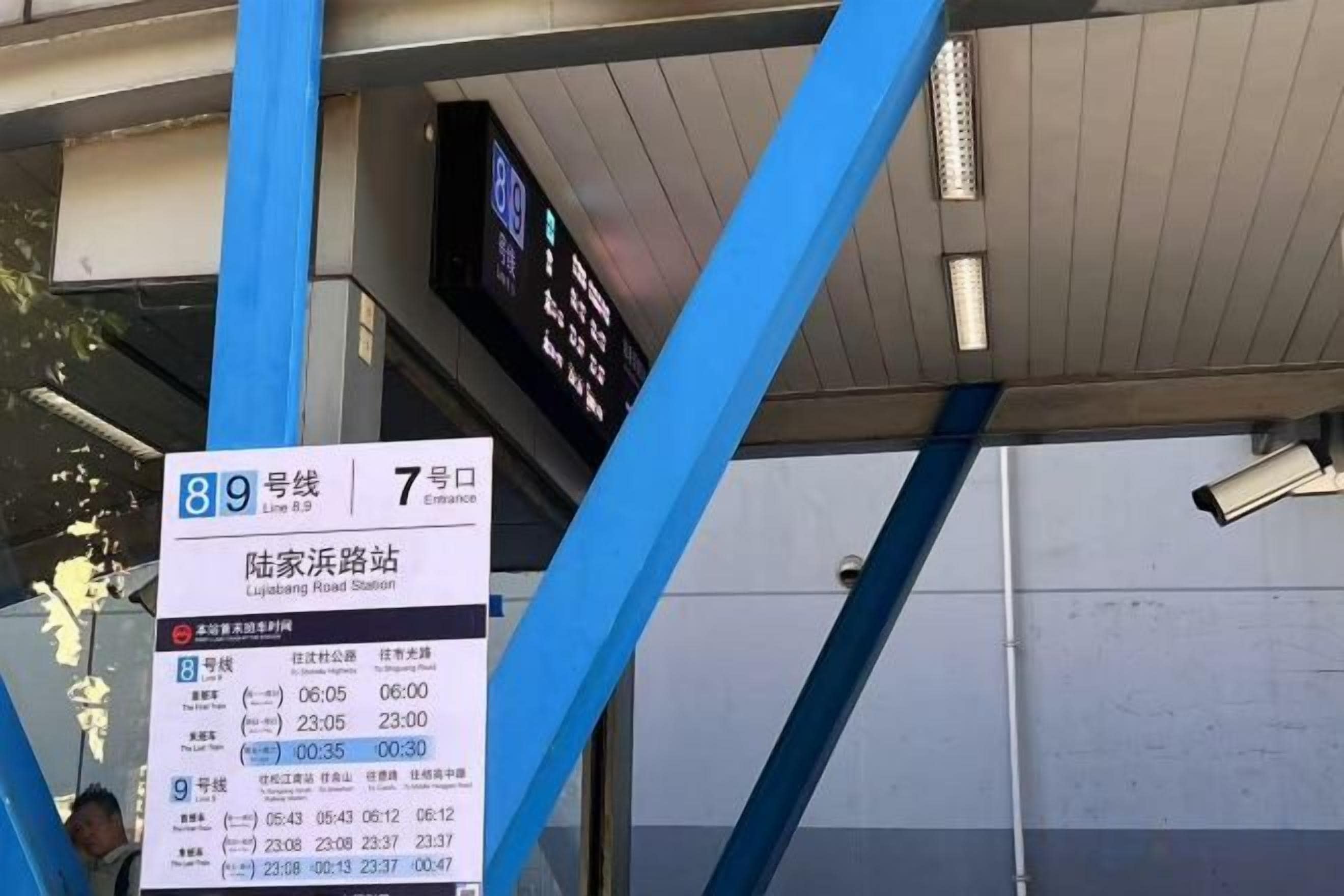 A bus stop shelter with a timetable and a sign indicating bus route 89.