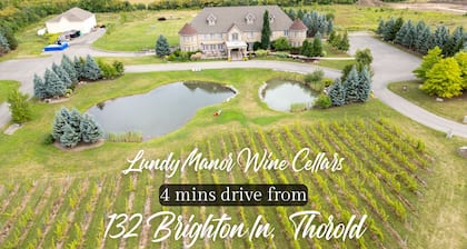 Entire Home @ Niagara Thorold for 8 to 10 guests near Falls & Wineries