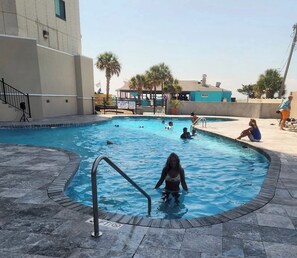 Piscine couverte, piscine extérieure