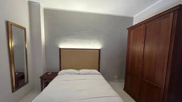 Basic-Doppel- oder -Zweibettzimmer