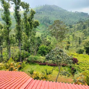 Property grounds - VALLEY VIEW INN, Kotagiri (Kotagiri)