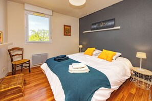 2 chambres, fer et planche à repasser, accès Internet