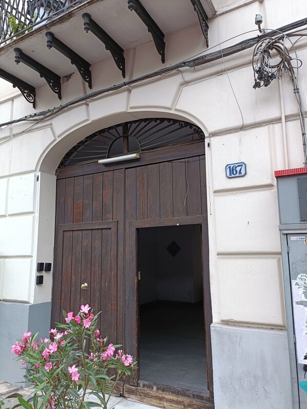 Front of property - Mille Lire B&B  (Palermo)