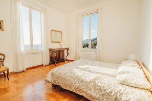 3 Schlafzimmer, Schreibtisch, Bügeleisen/Bügelbrett, WLAN