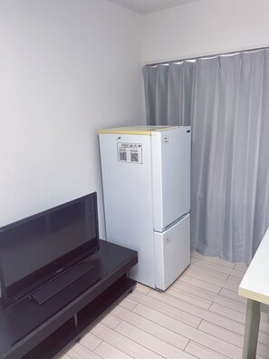 Interior - near Ikebukuro Itabashi Ward Office Station, cherry blossom viewing during the season (板橋区仲宿)