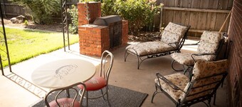 SAFB, MSU, MEDICAL DISTRICT, GOLFING Mid Century style & beautiful backyard