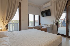 4 habitaciones, tabla de planchar con plancha, wifi y ropa de cama 