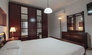 4 chambres, fer et planche à repasser, Wi-Fi, draps fournis