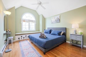 4 bedrooms, desk, iron/ironing board, free WiFi