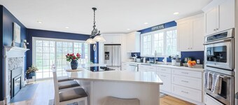 Luxury Retreat. Grand Cape Cod Estate w/Hot Tub
