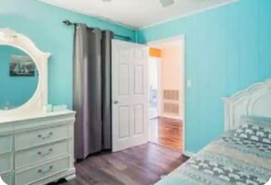 4 bedrooms, desk, iron/ironing board, free WiFi