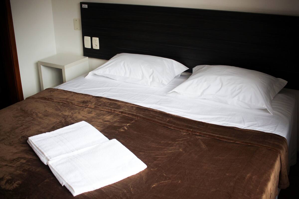 Chambre familiale, non-fumeur | Espace de travail pour ordinateurs portables, accès au Wi-Fi (inclus)