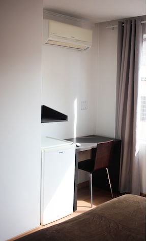 Triple Room | Laptop workspace, free WiFi - Letto Business (Porto Alegre)