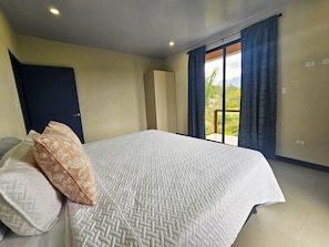 5 bedrooms, in-room safe, desk, iron/ironing board